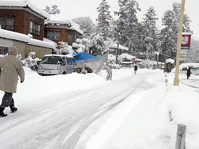 大雪の六斉市