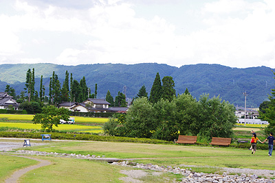 ちひろ美術館庭